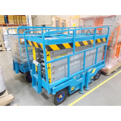 Electric scissor platform 500kg 9m with battery